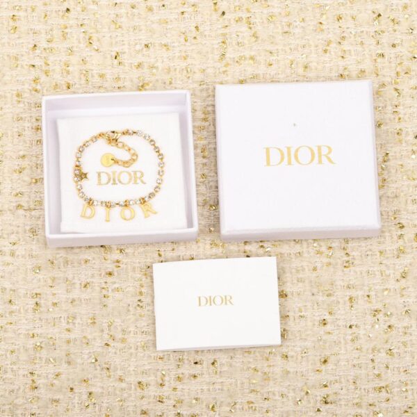 Bracciale con lettera Dior in strass