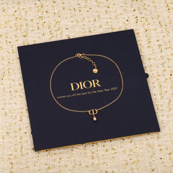 Collana di perle a goccia con lettera Dior CD