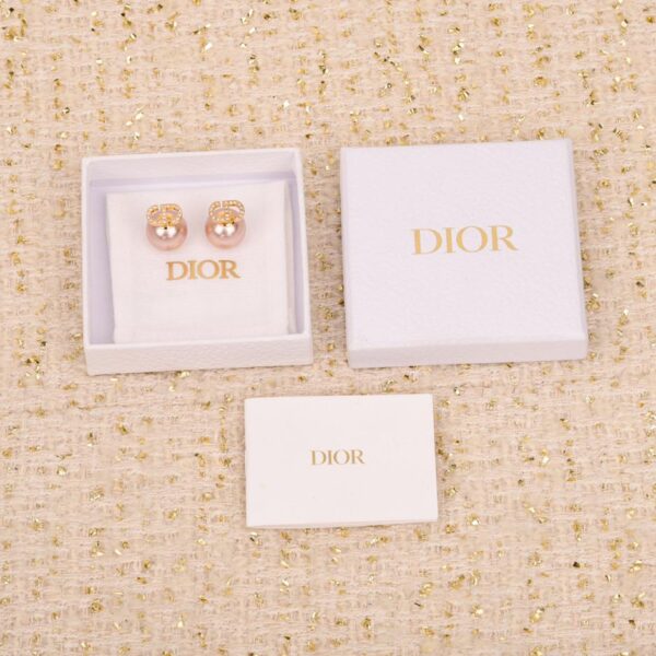 Orecchini di perle con lettera Dior CD