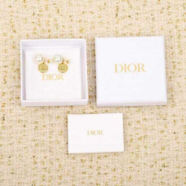 Orecchini di perle in resina Dior Bee CD Cruise ultimo modello