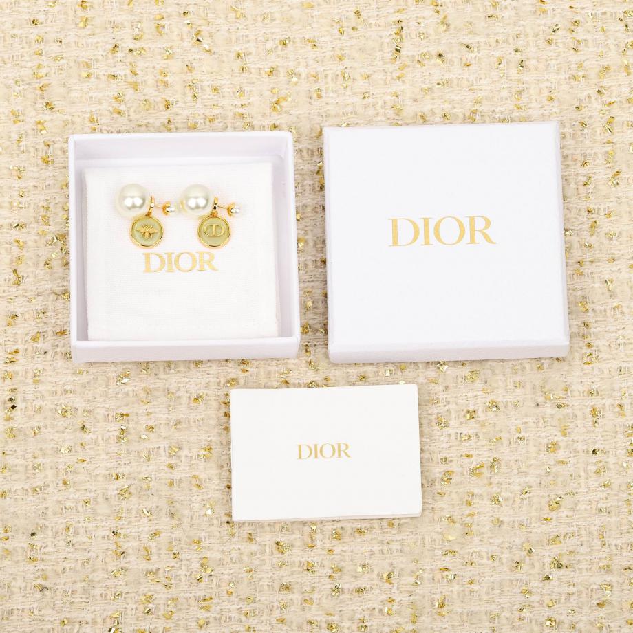 replica,repliche,fake,1:1,earrings,bracelet,ring,jewelry Orecchini di perle in resina Dior Bee CD Cruise ultimo modello replica,repliche,fake,1:1,earrings,bracelet,ring,jewelry Orecchini di perle in resina Dior Bee CD Cruise ultimo modello