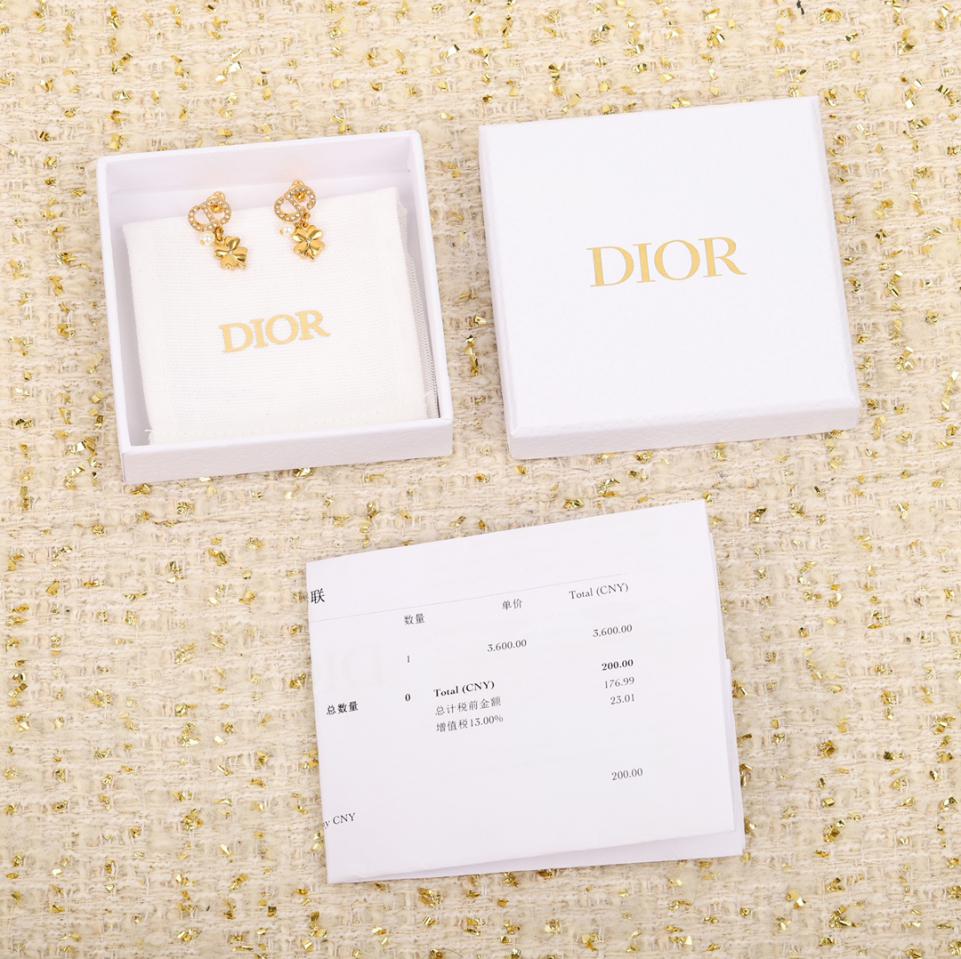 replica,repliche,fake,1:1,earrings,bracelet,ring,jewelry Orecchini Dior con CD pieno di diamanti pendenti quadrifoglio Cruise ultimo modello replica,repliche,fake,1:1,earrings,bracelet,ring,jewelry Orecchini Dior con CD pieno di diamanti pendenti quadrifoglio Cruise ultimo modello