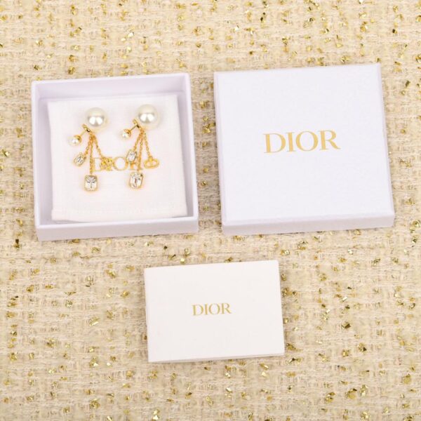 replica,repliche,fake,1:1,earrings,bracelet,ring,jewelry Orecchini Dior con nappe e strass, perle grandi e piccole