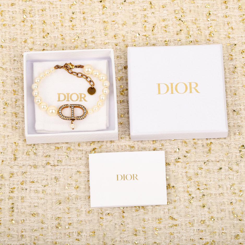 replica,repliche,fake,1:1,earrings,bracelet,ring,jewelry Bracciale di perle Dior CD replica,repliche,fake,1:1,earrings,bracelet,ring,jewelry Bracciale di perle Dior CD