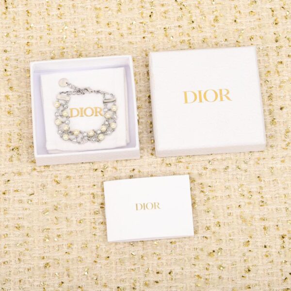 Bracciale Dior con perline a doppio strato e diamanti