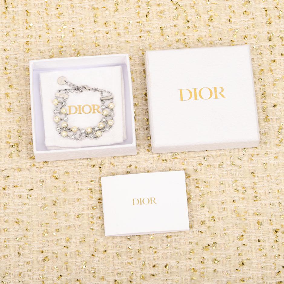 replica,repliche,fake,1:1,earrings,bracelet,ring,jewelry Bracciale Dior con perline a doppio strato e diamanti replica,repliche,fake,1:1,earrings,bracelet,ring,jewelry Bracciale Dior con perline a doppio strato e diamanti