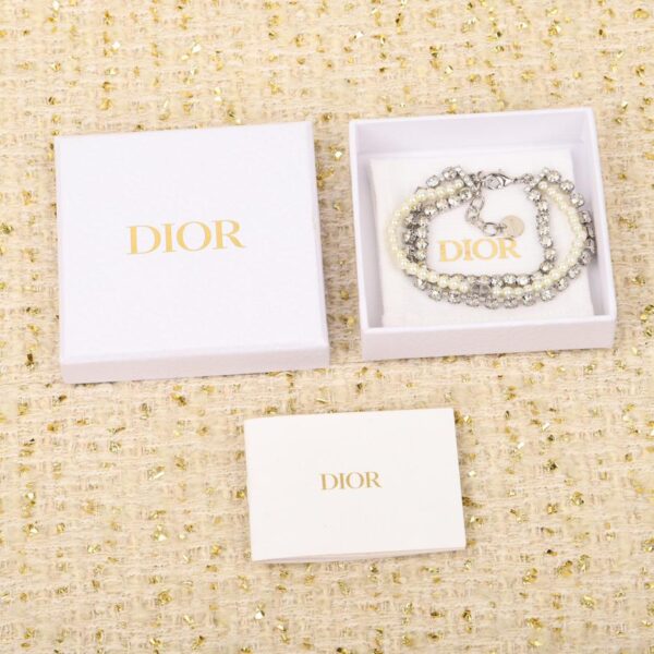 Bracciale Dior con perline a 3 strati e diamanti
