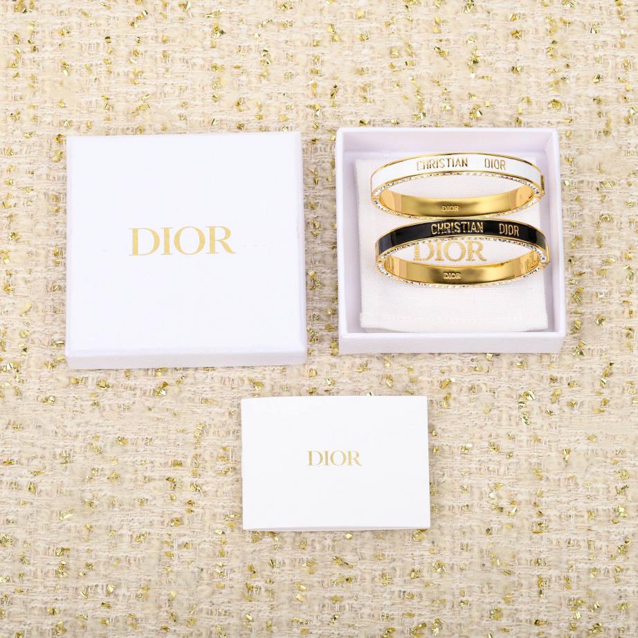replica,repliche,fake,1:1,earrings,bracelet,ring,jewelry Bracciale Dior con diamanti che colano olio replica,repliche,fake,1:1,earrings,bracelet,ring,jewelry Bracciale Dior con diamanti che colano olio