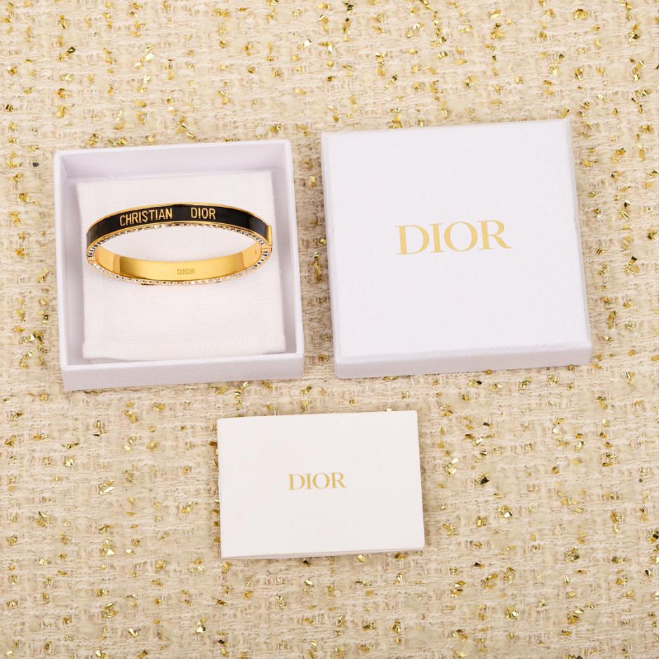 replica,repliche,fake,1:1,earrings,bracelet,ring,jewelry Bracciale Dior con diamanti che colano olio replica,repliche,fake,1:1,earrings,bracelet,ring,jewelry Bracciale Dior con diamanti che colano olio