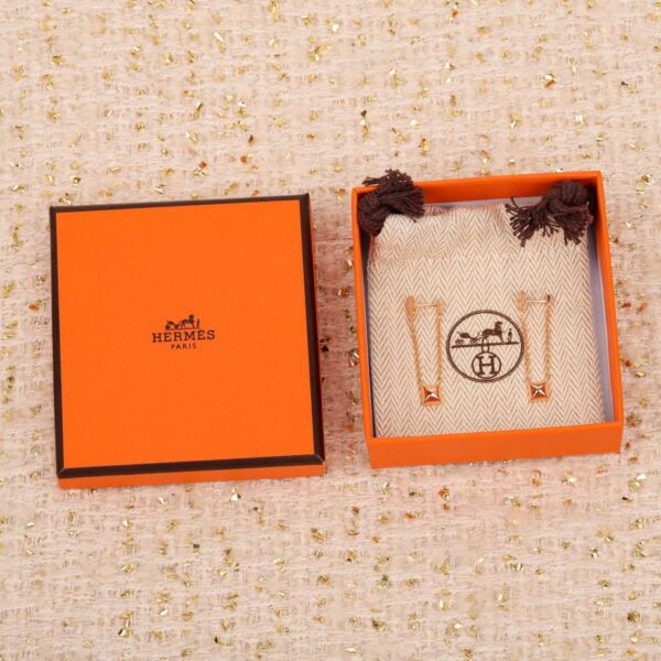 Hermes può personalizzare la versione in vero oro 18 carati e diamanti.