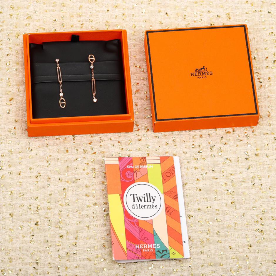 replica,repliche,fake,1:1,earrings,bracelet,ring,jewelry Gli orecchini Hermes a naso di maiale possono essere personalizzati in vero oro 18 carati e diamanti. replica,repliche,fake,1:1,earrings,bracelet,ring,jewelry Gli orecchini Hermes a naso di maiale possono essere personalizzati in vero oro 18 carati e diamanti.