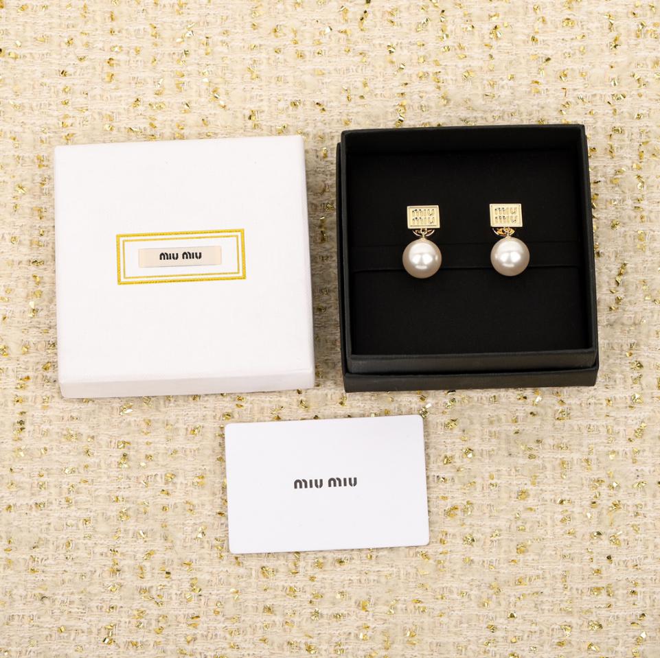 replica,repliche,fake,1:1,earrings,bracelet,ring,jewelry Orecchini a bottone con perle quadrate Miu Miu replica,repliche,fake,1:1,earrings,bracelet,ring,jewelry Orecchini a bottone con perle quadrate Miu Miu