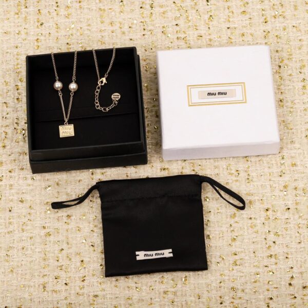 replica,repliche,fake,1:1,earrings,bracelet,ring,jewelry Collana di perle quadrate Miu Miu
