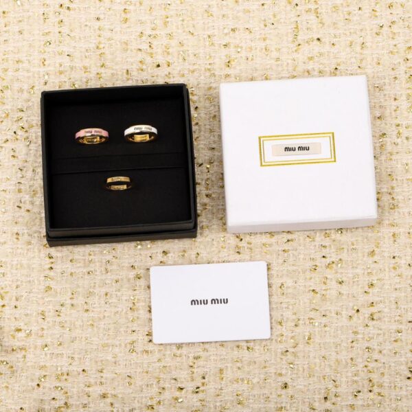 replica,repliche,fake,1:1,earrings,bracelet,ring,jewelry Set di anelli Miu Miu in tre pezzi
