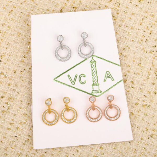 replica,repliche,fake,1:1,earrings,bracelet,ring,jewelry Gli orecchini con diamanti Van Cleef & Arpels Perlée possono essere personalizzati con vero oro e diamanti