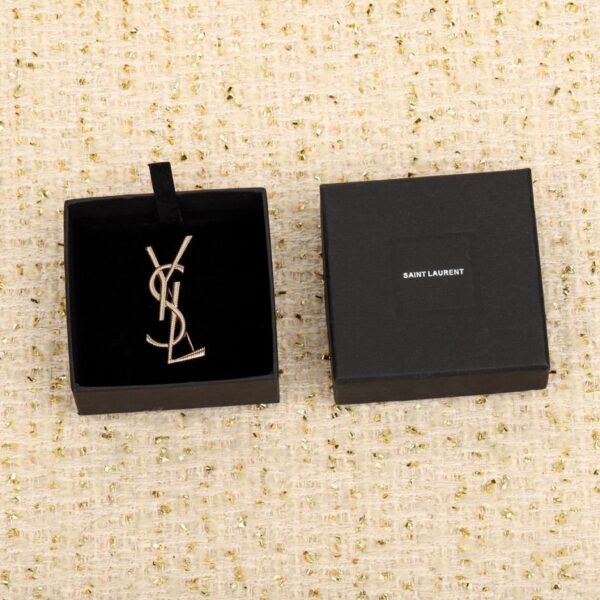replica,repliche,fake,1:1,earrings,bracelet,ring,jewelry Spilla con lettera di Saint Laurent