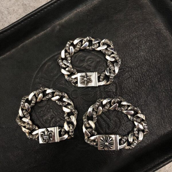 Bracciale in argento grosso con cuori cromati