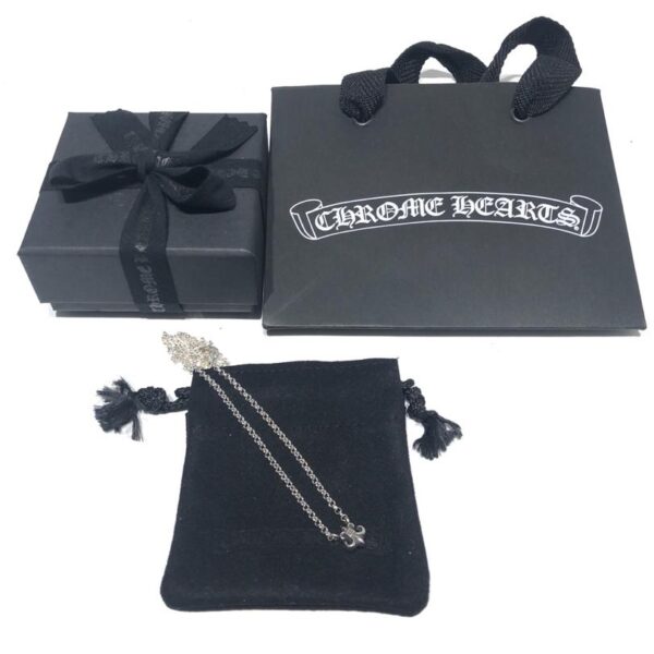 replica,repliche,fake,1:1,earrings,bracelet,ring,jewelry Catena della clavicola fiore Scout Chrome Hearts