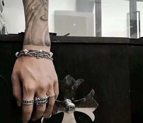 replica,repliche,fake,1:1,earrings,bracelet,ring,jewelry [Controqualità] Nuovo braccialetto a lisca di pesce Chrome Hearts