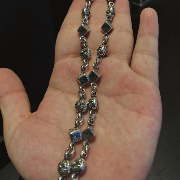 replica,repliche,fake,1:1,earrings,bracelet,ring,jewelry Collana/mano con dadi e croce con cuori cromati