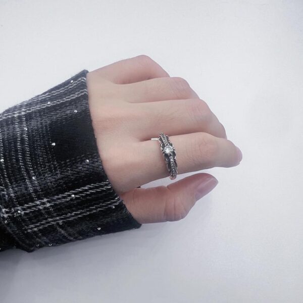 replica,repliche,fake,1:1,earrings,bracelet,ring,jewelry Anello in pietra con fiore e croce con cuori cromati