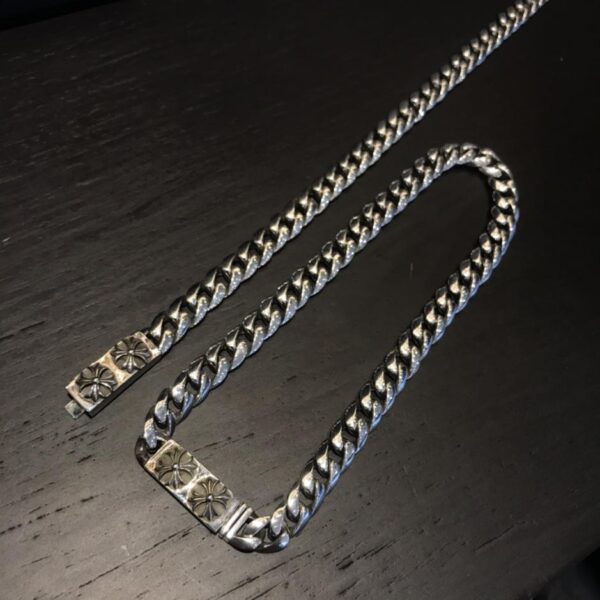 replica,repliche,fake,1:1,earrings,bracelet,ring,jewelry Catena a doppia croce sulla clavicola con cuori cromati