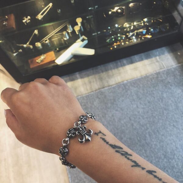 replica,repliche,fake,1:1,earrings,bracelet,ring,jewelry Bracciale floreale scout con cuori cromati