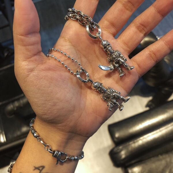 replica,repliche,fake,1:1,earrings,bracelet,ring,jewelry Soldato scheletro Foti pugnale di cuori cromati