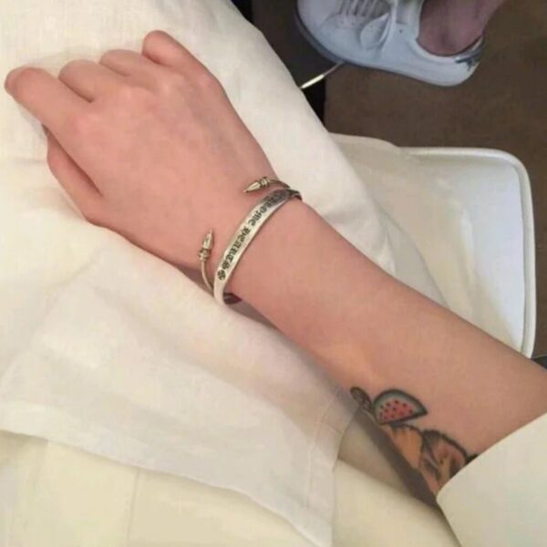 replica,repliche,fake,1:1,earrings,bracelet,ring,jewelry Bracciale con lettera di scorrimento a forma di cuore di corvo