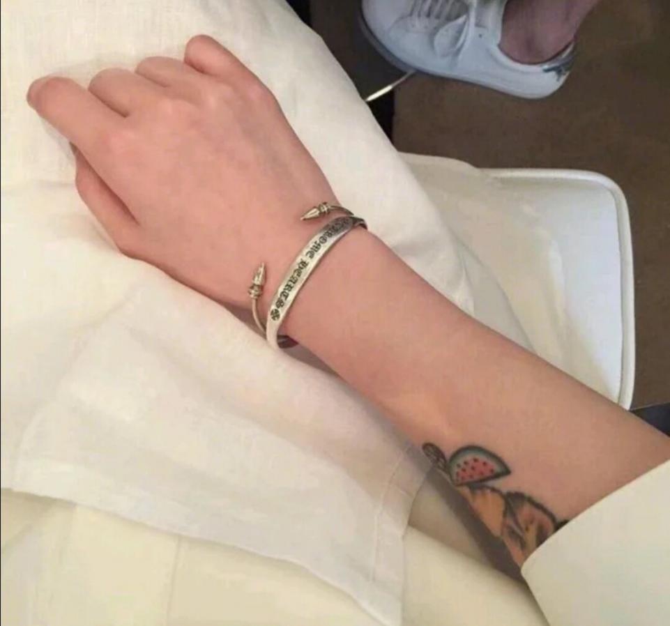 replica,repliche,fake,1:1,earrings,bracelet,ring,jewelry Bracciale con lettera di scorrimento a forma di cuore di corvo replica,repliche,fake,1:1,earrings,bracelet,ring,jewelry Bracciale con lettera di scorrimento a forma di cuore di corvo