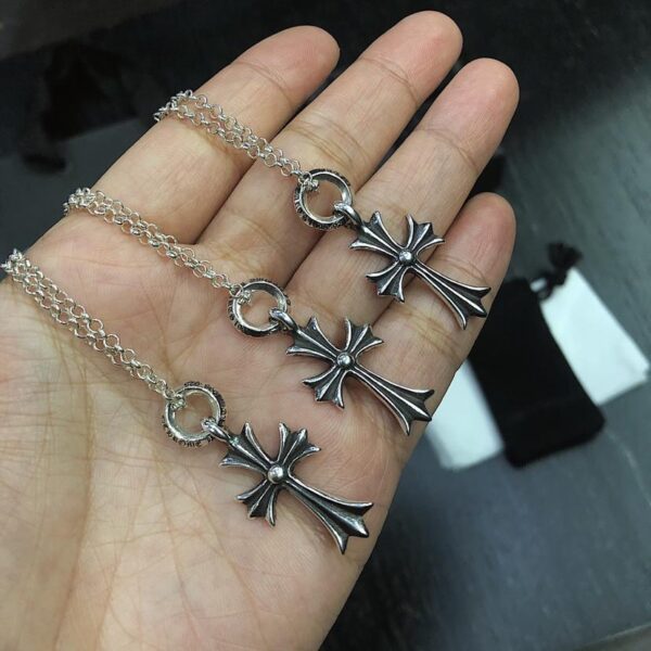 replica,repliche,fake,1:1,earrings,bracelet,ring,jewelry Collana con croce classica a cuore di corvo