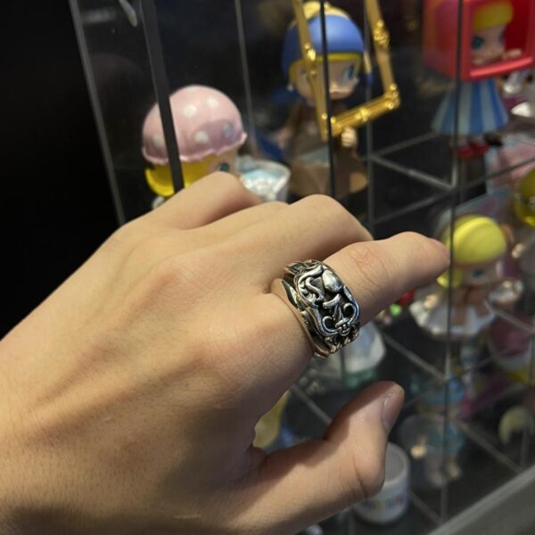 replica,repliche,fake,1:1,earrings,bracelet,ring,jewelry Anello con spada a forma di cuore con cuori cromati