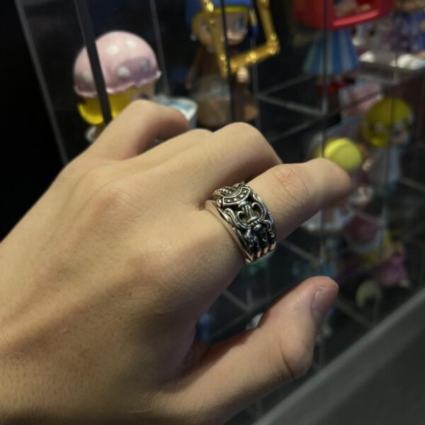 replica,repliche,fake,1:1,earrings,bracelet,ring,jewelry Anello spada con cuori cromati