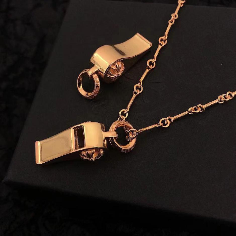 replica,repliche,fake,1:1,earrings,bracelet,ring,jewelry Set di fischietti a croce placcati in oro con cuori cromati e argento sterling placcato 22K replica,repliche,fake,1:1,earrings,bracelet,ring,jewelry Set di fischietti a croce placcati in oro con cuori cromati e argento sterling placcato 22K