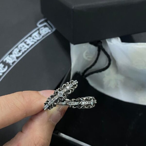 replica,repliche,fake,1:1,earrings,bracelet,ring,jewelry Anello con fiore croce in pietra con cuori cromati