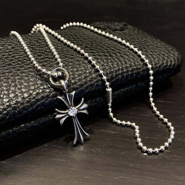 replica,repliche,fake,1:1,earrings,bracelet,ring,jewelry Croce monogramma in pietra con cuori cromati