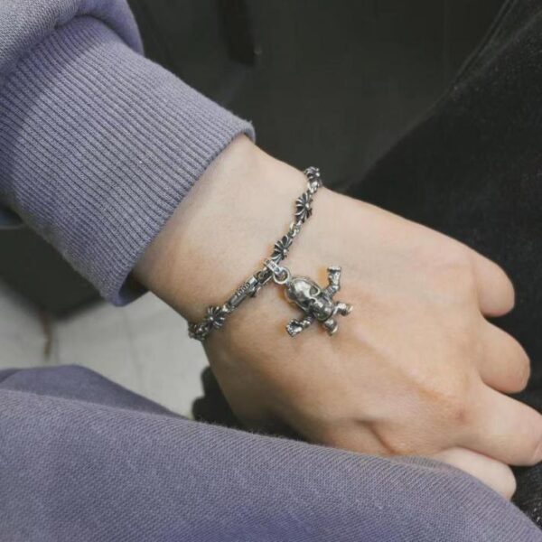 replica,repliche,fake,1:1,earrings,bracelet,ring,jewelry Bracciale con croce teschio foti Chrome Hearts croce teschio in argento sterling