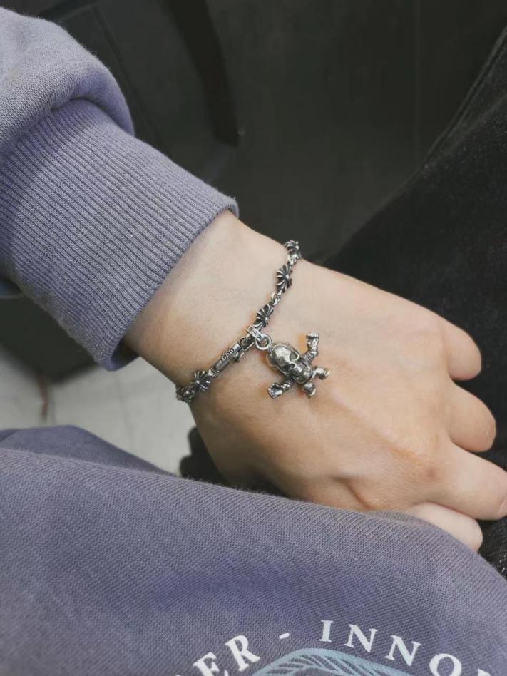 replica,repliche,fake,1:1,earrings,bracelet,ring,jewelry Bracciale con croce teschio foti Chrome Hearts croce teschio in argento sterling replica,repliche,fake,1:1,earrings,bracelet,ring,jewelry Bracciale con croce teschio foti Chrome Hearts croce teschio in argento sterling