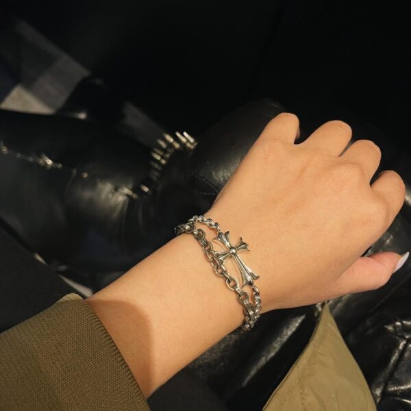 replica,repliche,fake,1:1,earrings,bracelet,ring,jewelry Bracciale ME con chiusura a moschettone con croce e cuori cromati