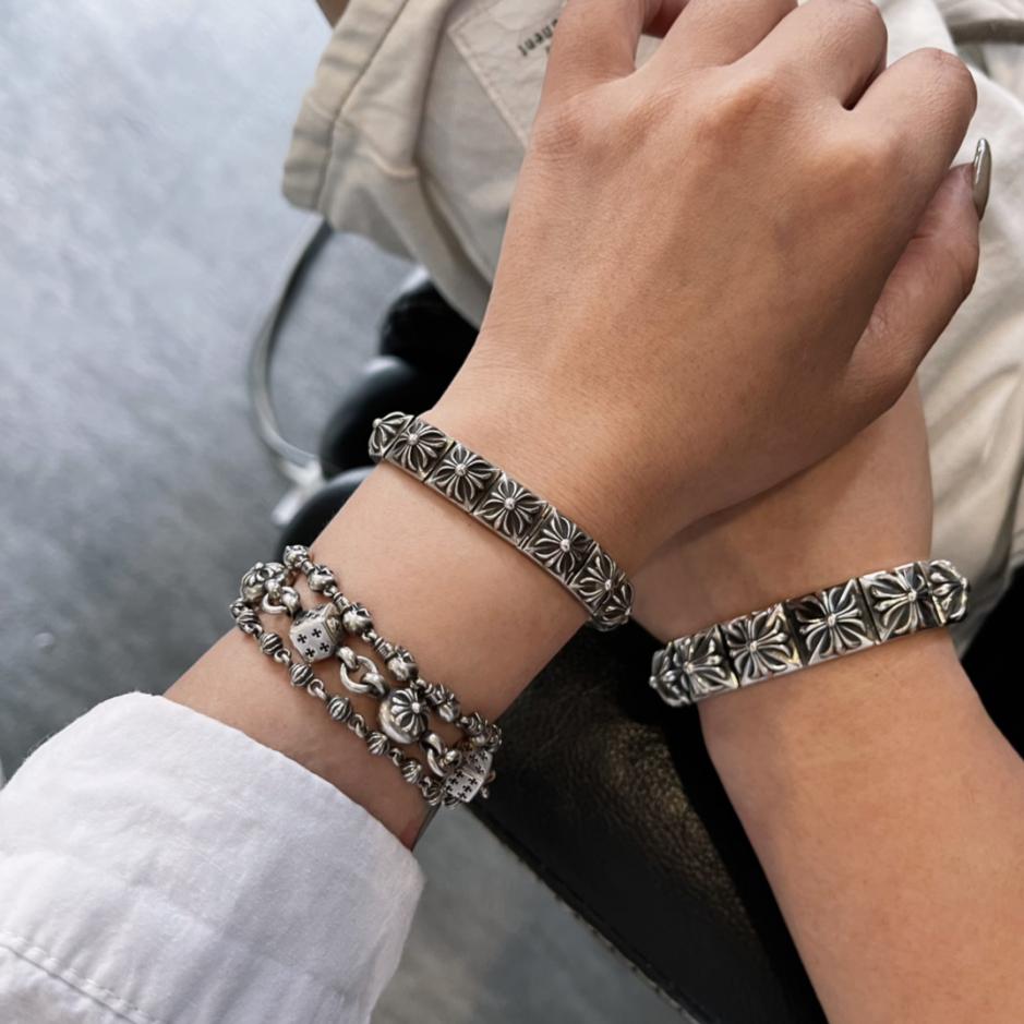 replica,repliche,fake,1:1,earrings,bracelet,ring,jewelry Bracciale grande a quadretti con cuori e croce cromati, bracciale a quadretti fini replica,repliche,fake,1:1,earrings,bracelet,ring,jewelry Bracciale grande a quadretti con cuori e croce cromati, bracciale a quadretti fini