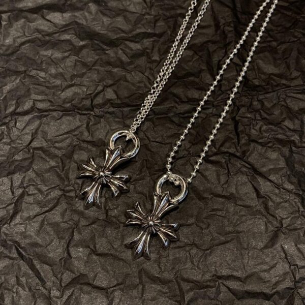 replica,repliche,fake,1:1,earrings,bracelet,ring,jewelry Collana con fiori a doppia croce con cuori cromati