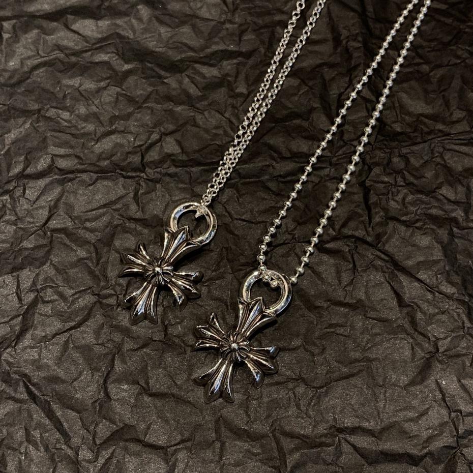 replica,repliche,fake,1:1,earrings,bracelet,ring,jewelry Collana con fiori a doppia croce con cuori cromati replica,repliche,fake,1:1,earrings,bracelet,ring,jewelry Collana con fiori a doppia croce con cuori cromati