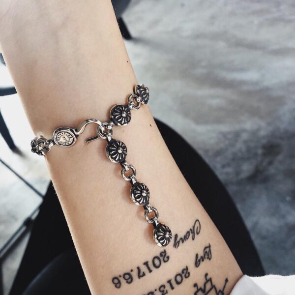 replica,repliche,fake,1:1,earrings,bracelet,ring,jewelry Bracciale con fiore croce e palla di cuori cromati