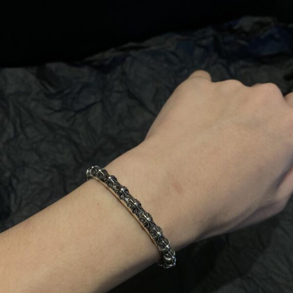 replica,repliche,fake,1:1,earrings,bracelet,ring,jewelry Bracciale con fiore incrociato con cuori cromati