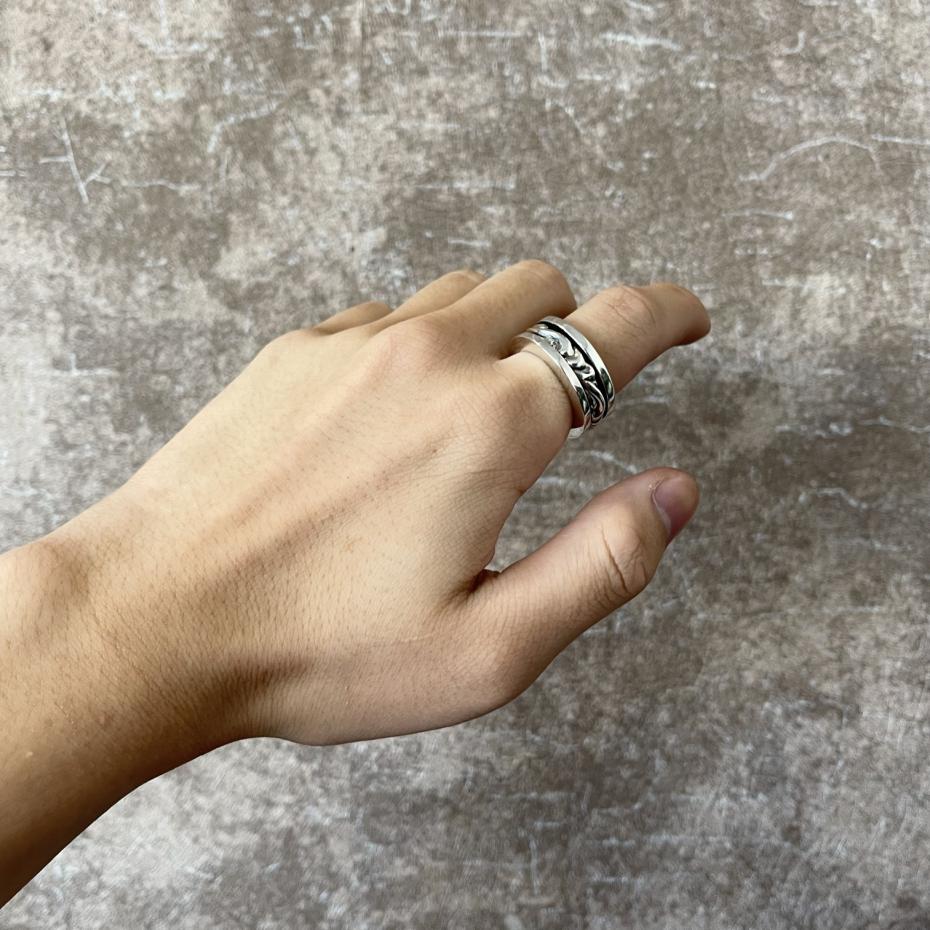 replica,repliche,fake,1:1,earrings,bracelet,ring,jewelry Anello rotante arabesco con cuori cromati replica,repliche,fake,1:1,earrings,bracelet,ring,jewelry Anello rotante arabesco con cuori cromati