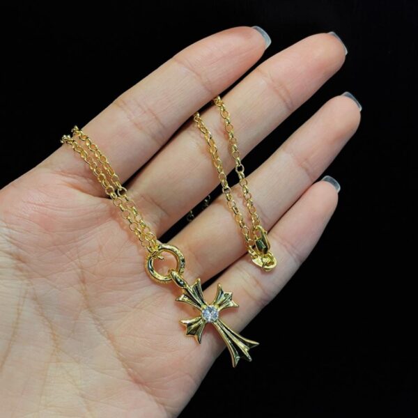 replica,repliche,fake,1:1,earrings,bracelet,ring,jewelry Anello con lettera in pietra placcata oro 22k con cuori cromati e croce