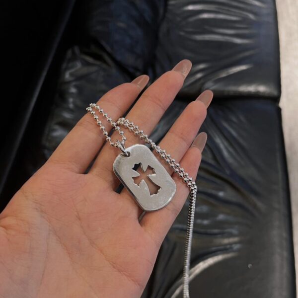 replica,repliche,fake,1:1,earrings,bracelet,ring,jewelry Etichetta a croce cava con diamante medio con cuori cromati