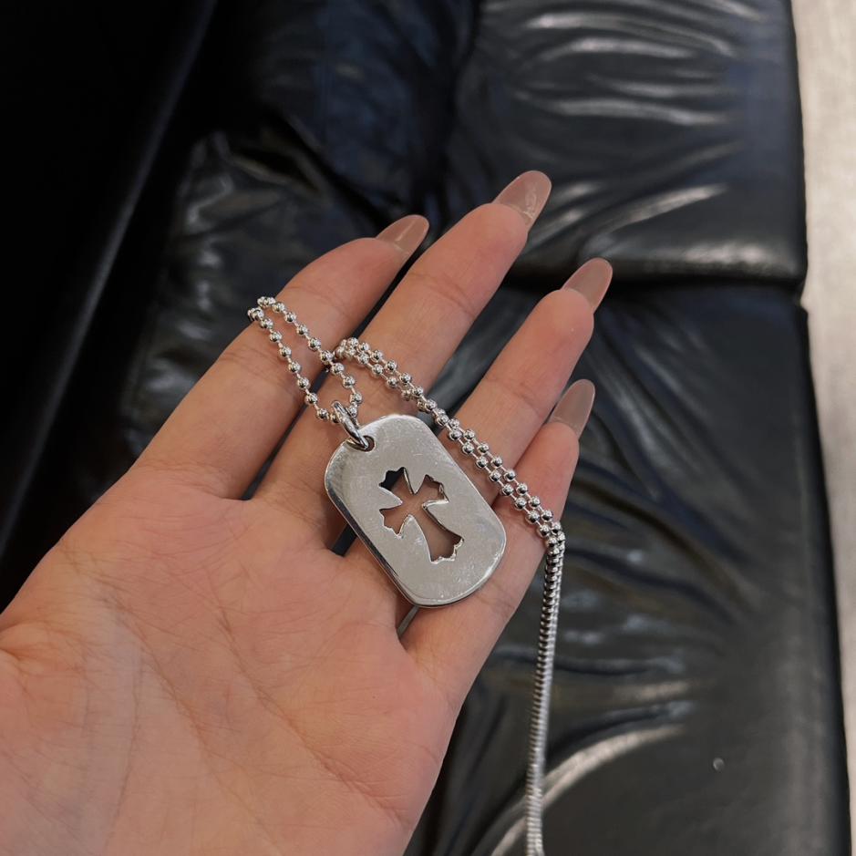replica,repliche,fake,1:1,earrings,bracelet,ring,jewelry Etichetta a croce cava con diamante medio con cuori cromati replica,repliche,fake,1:1,earrings,bracelet,ring,jewelry Etichetta a croce cava con diamante medio con cuori cromati