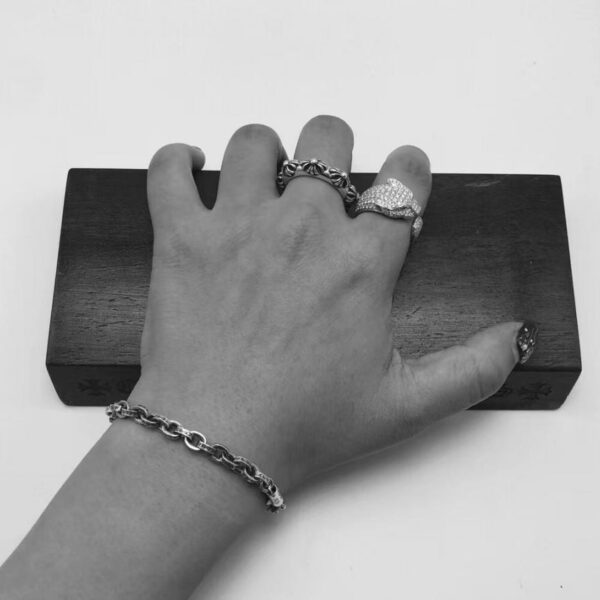 replica,repliche,fake,1:1,earrings,bracelet,ring,jewelry Anello ghirlanda con croce di cuori cromati