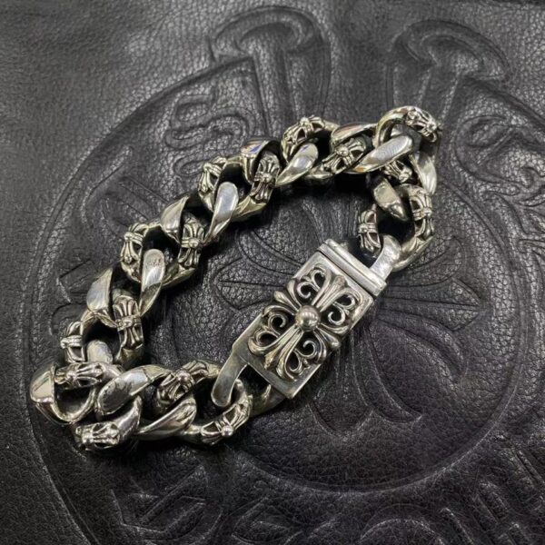 Bracciale da osservatore a mezzo fiore con cuori cromati